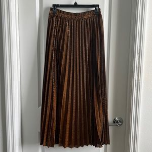 Pleated midi skirt